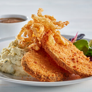 Crisp Idaho® Potato Steak with Peppercorn Gravy and Poblano-Cheddar Idaho® Yukon Gold Mashed Potatoes
