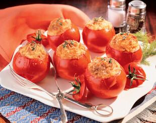 Jitomates Horneados Rellenos de Puré de Papa de Idaho® con Queso