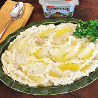 Slow Cooker White Cheddar, Garlic & Chive Idaho® Mashed Potatoes