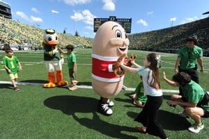 The Big Idaho Potato Truck Rolls Into Eugene For Boise State–Oregon Showdown