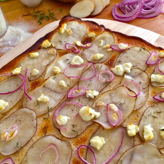 Savory Goat Cheese and Thyme Idaho® Potato Pizza