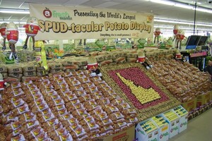 Utah Grocer Fresh Market Builds World's Largest Idaho® Potato Display