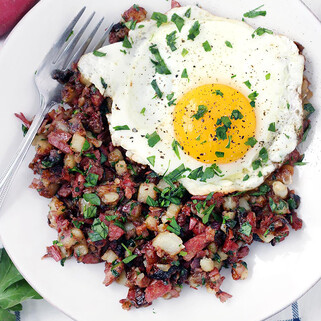 One-Pot Corned Beef Hash with Potatoes