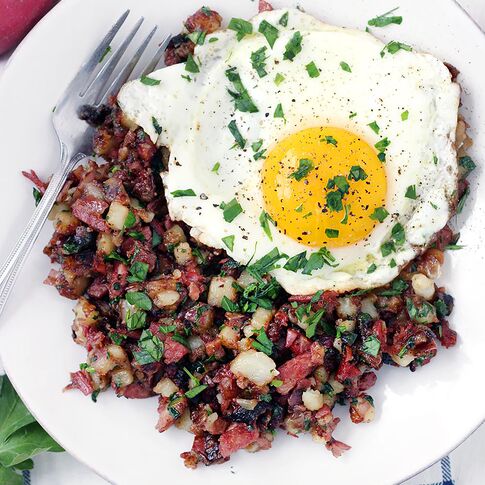 One-Pot Corned Beef Hash with Potatoes