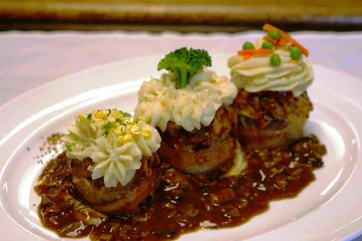 Meatloaf Cupcakes with Idaho®Potato "Frosting" & Wild Mushroom Sauce