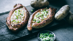 Vegan Khachapuri: The Secret is in the Sauce! 